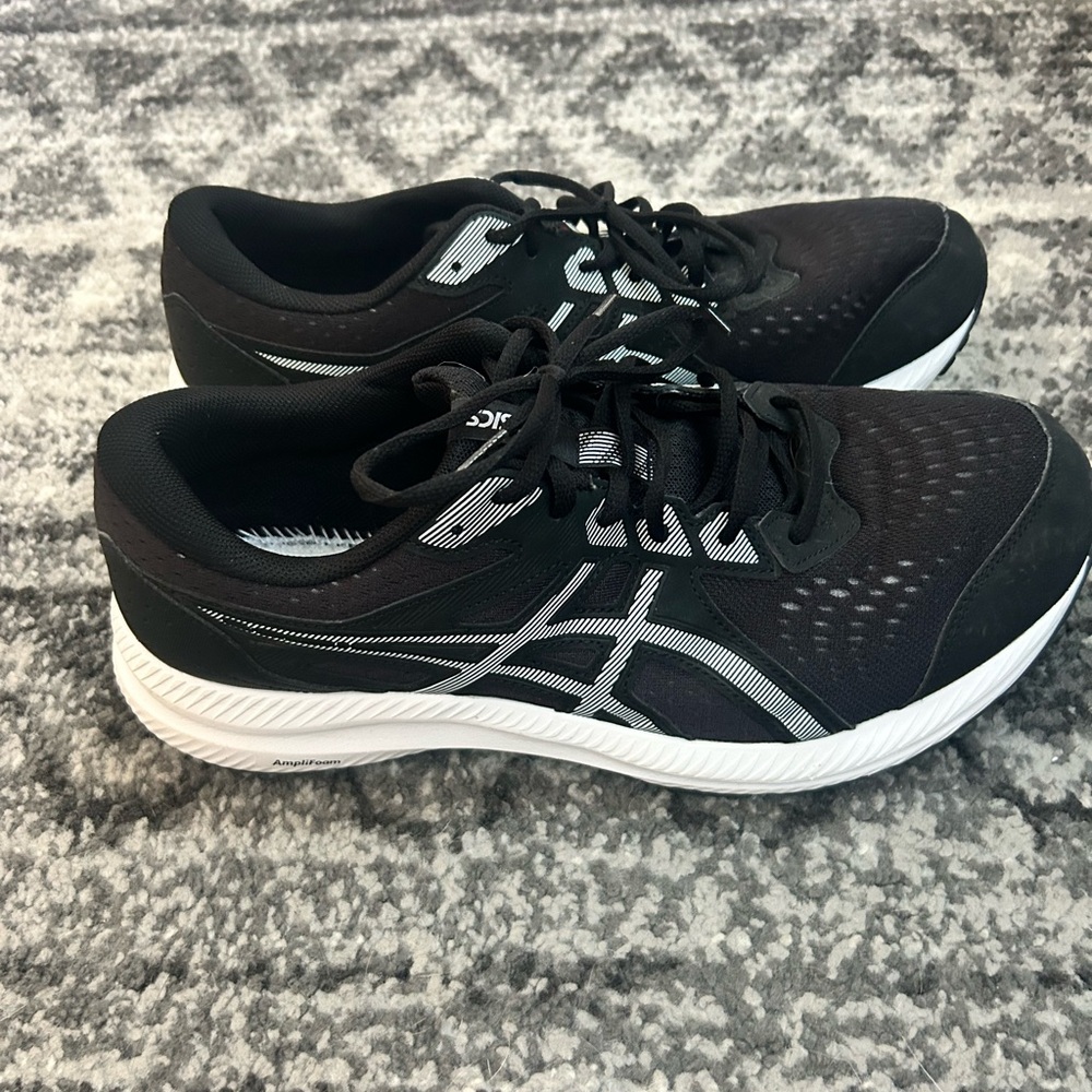 ASICS Men's Black and White Athletic Shoes